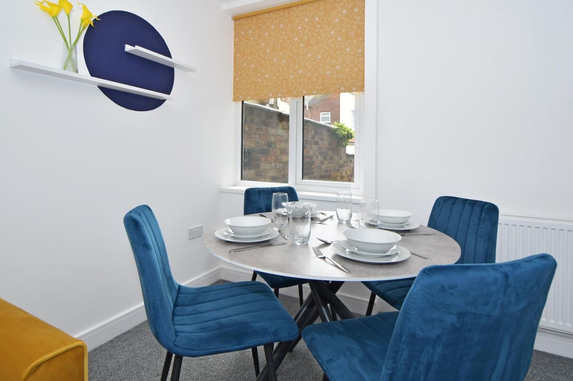 Sapphire Apartments By Yourstays - Luxury 2 Bedroom Apartments In Crewe Exterior photo