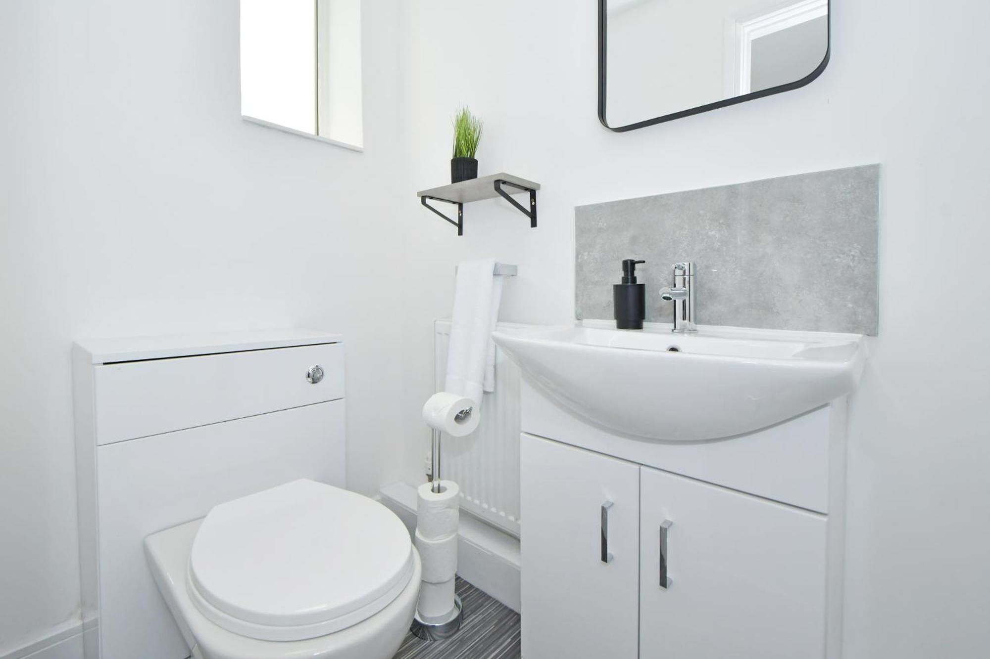 Sapphire Apartments By Yourstays - Luxury 2 Bedroom Apartments In Crewe Exterior photo