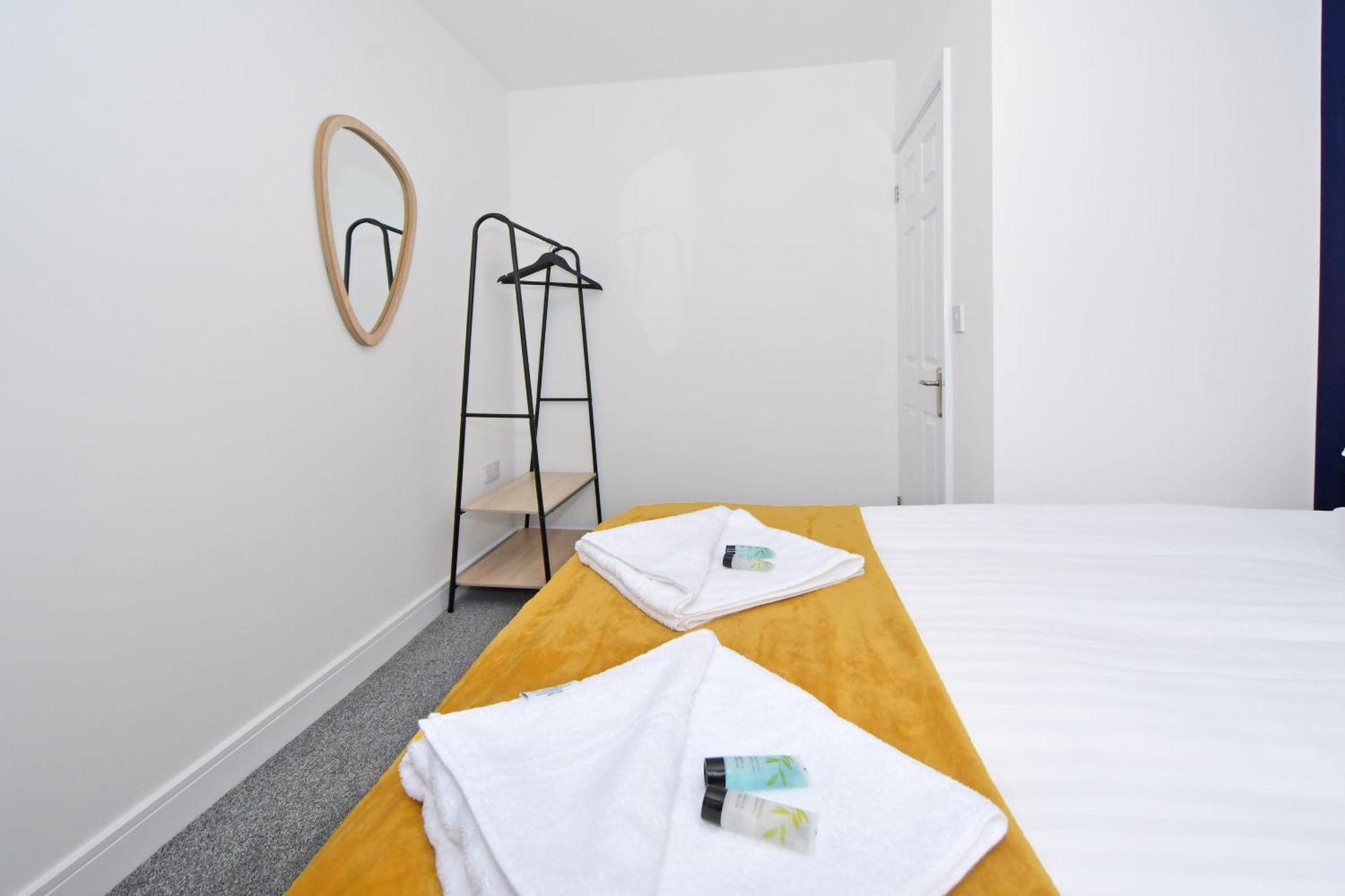 Sapphire Apartments By Yourstays - Luxury 2 Bedroom Apartments In Crewe Exterior photo