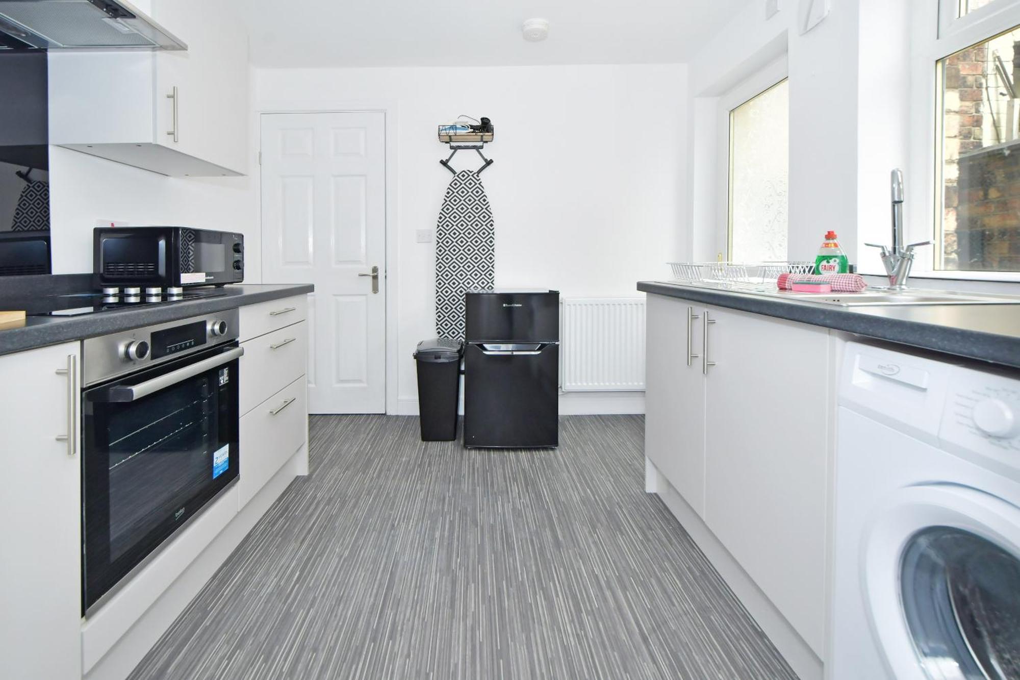 Sapphire Apartments By Yourstays - Luxury 2 Bedroom Apartments In Crewe Exterior photo